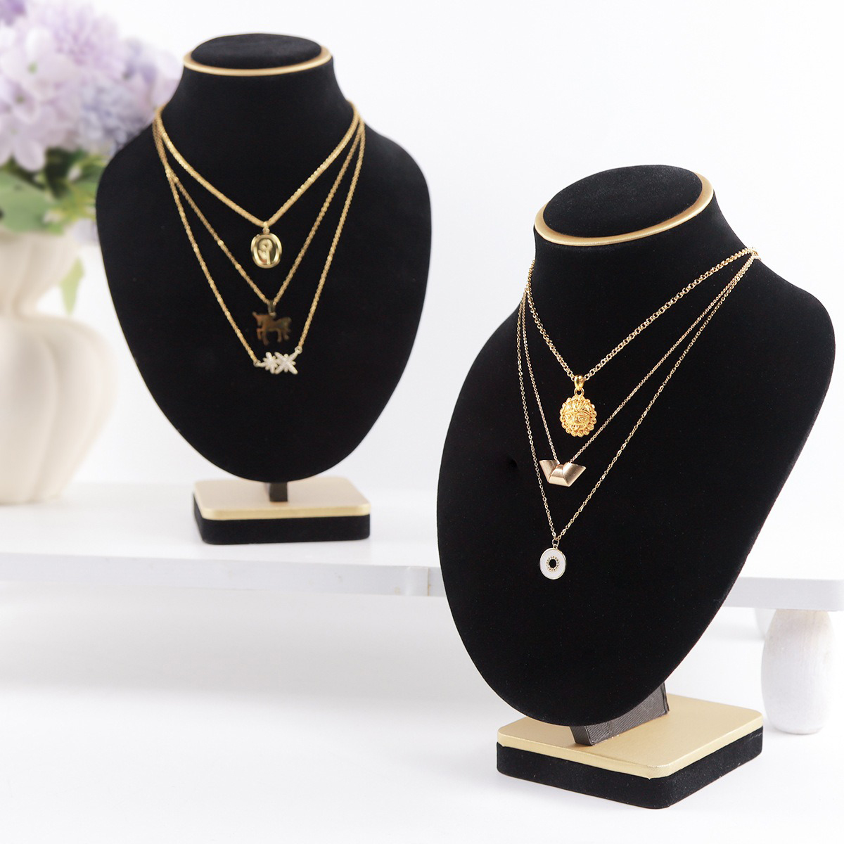 Busto de joyería de terciopelo - Body Jewelry Store reseña y precio